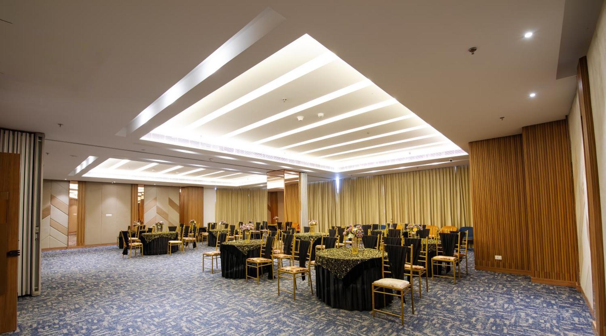 Hometel Alambagh Lucknow - A Sarovar Hotel Экстерьер фото