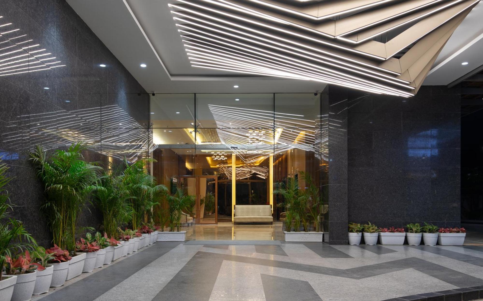 Hometel Alambagh Lucknow - A Sarovar Hotel Экстерьер фото