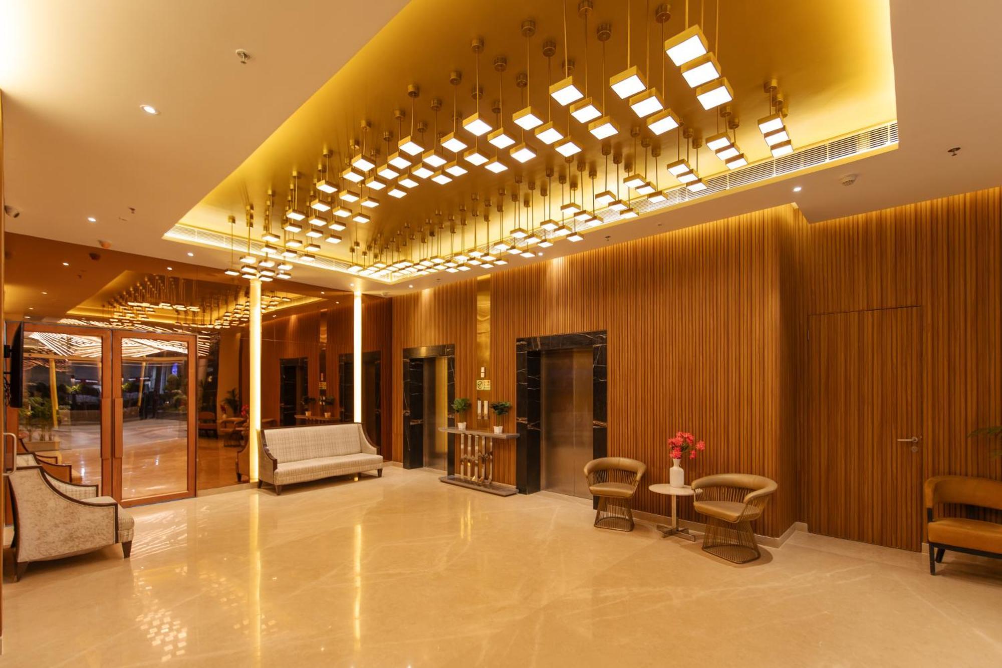 Hometel Alambagh Lucknow - A Sarovar Hotel Экстерьер фото