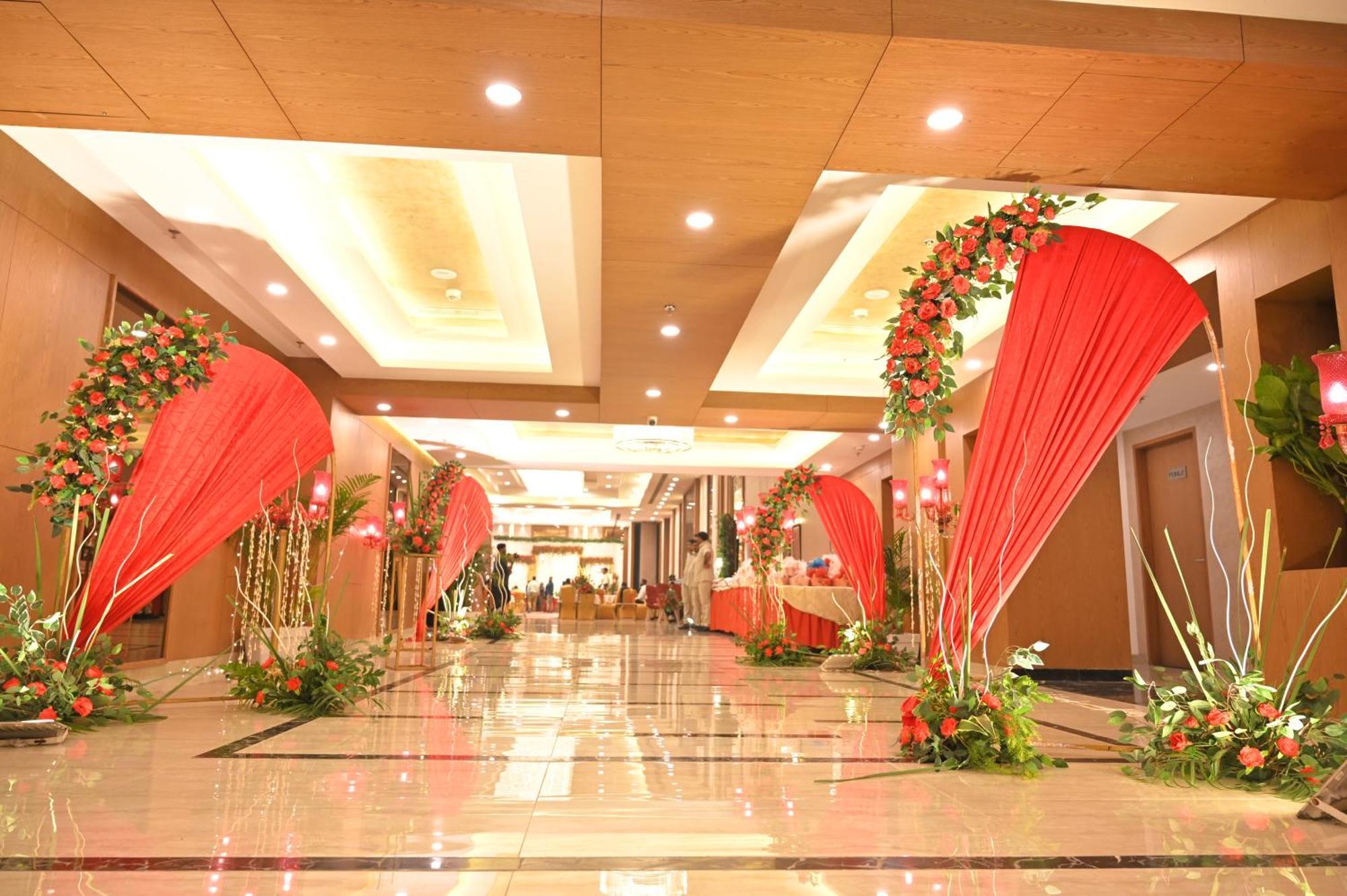 Hometel Alambagh Lucknow - A Sarovar Hotel Экстерьер фото