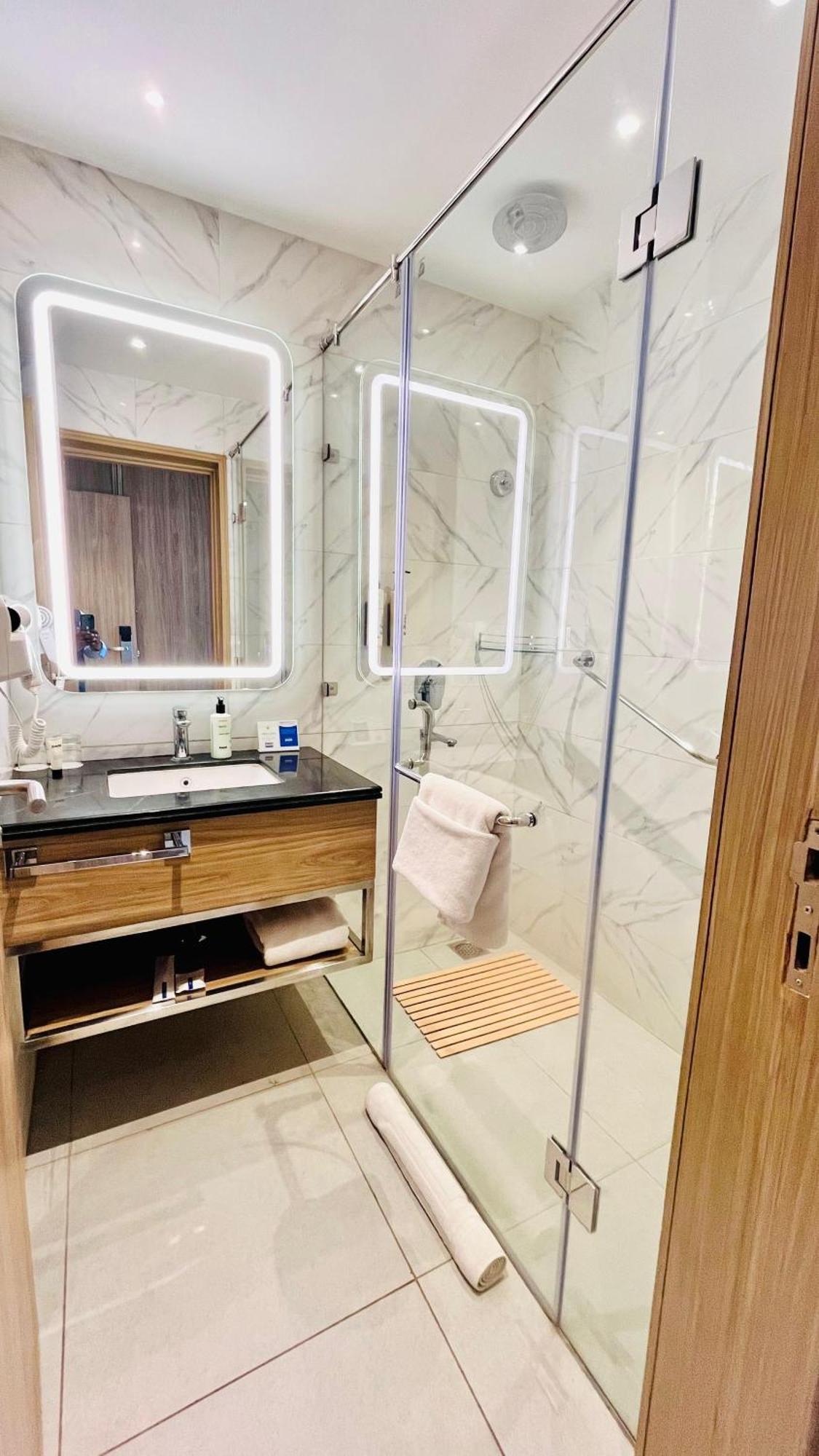 Hometel Alambagh Lucknow - A Sarovar Hotel Экстерьер фото